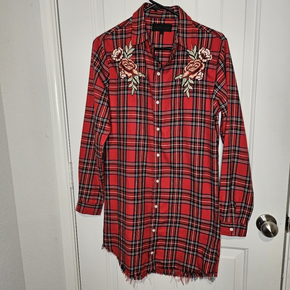 KENDALL + KYLIE Plaid Flannel Shirt Dress XS Embroidered Rose Frayed Hem Red
